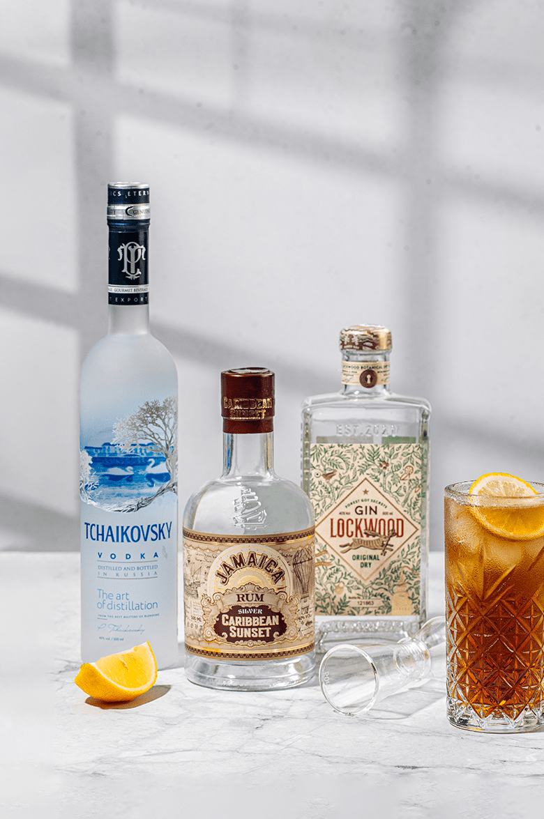 Чайковский в подарочной упаковке с двумя стопками - 0.7 л